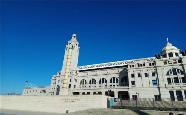 1989年，意大利TASSANI塔萨尼正式成为第25届巴塞罗那奥林匹克运动会指定合作伙伴，其产品被应用于众多场馆及奥运建筑。