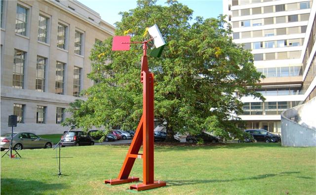 1989年，意大利TASSANI塔萨尼正式成为第25届巴塞罗那奥林匹克运动会指定合作伙伴，其产品被应用于众多场馆及奥运建筑。