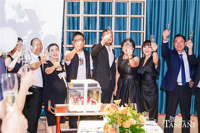 22开香槟.jpg 22开香槟.jpg