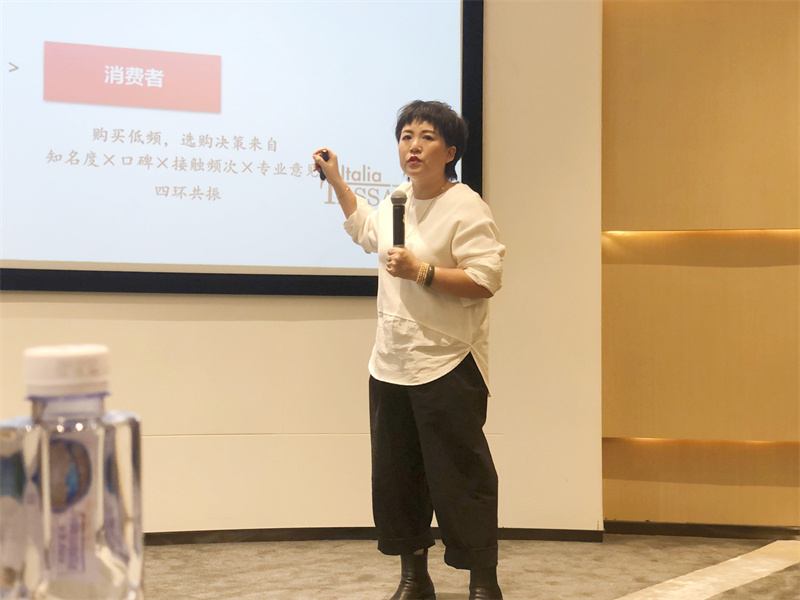 TASSANI13.jpg TASSANI13.jpg