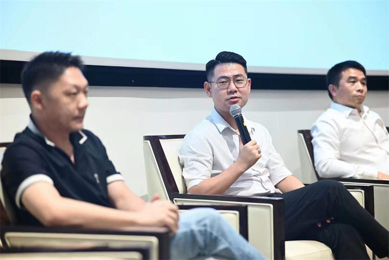 TASSANI07.jpg TASSANI07.jpg