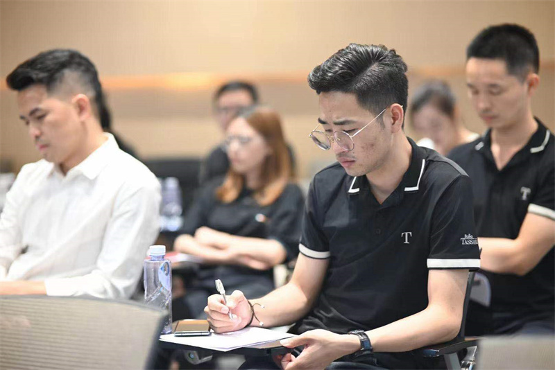 TASSANI10.jpg TASSANI10.jpg